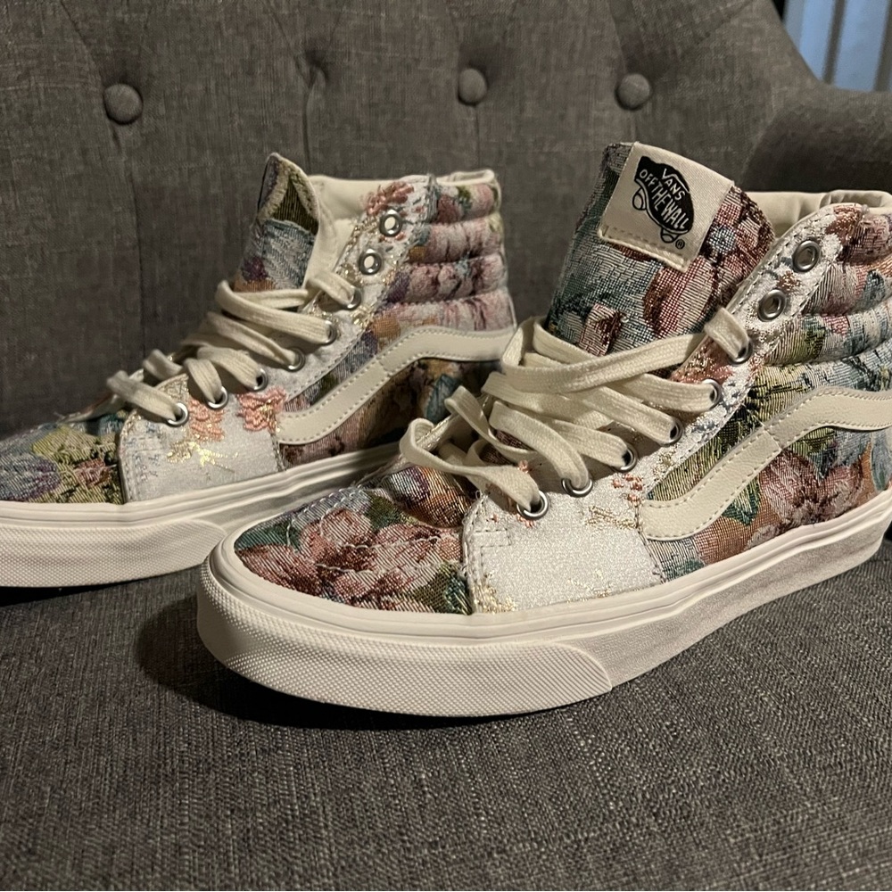 Vans Sneakers. Cute and unique design. Size 7men/8.5women